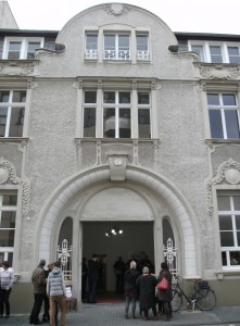 Im Nedelmannhaus: Feine Kunstadresse Ecke Delle/ Ruhrstr. 3 in Mülheim, nicht nur für Sammler – viele spannende Ateliers verbergen sich hinter der imposanten Fassade und laden zum Fachsimpeln und Kunstkauf ein - hier fühlte sich schon <strong>Tengelmann-Gründer Wilhelm Schmitz-Scholl</strong> wohl !