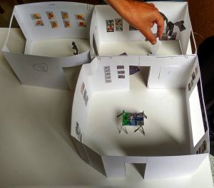 Ausstellungsvorbereitung am Modell