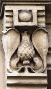Detail_Giebelschmuck_Klapperschlangen_Nedelmannhaus_Ruhrstr.3_Kunststadt_Muelheim_Foto_by_Ivo_Franz