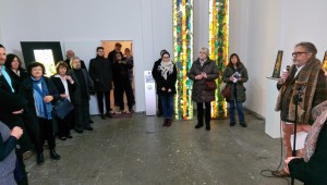 Juergen_Heinrich_Block_bei_der_Ausstellungseroeffnung_RAEUME_FUER_DEN_GEIST_von_SALVATORE_FILIA_AUS_SARDINIEN_Foto_Ivo_Franz