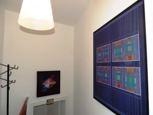 Katharina_Joos_in_der_Galerie-an-der-Ruhr_Arbeiten_von_Salvatore_Filia_Foto_Ivo_Franz