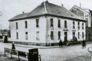 Eckhaus Ruhrstr.1 / Ecke Delle um 1900. Rechts daneben freistehend das Haus Ruhrstr. 3, heute RUHR GALERIE MÜLHEIM