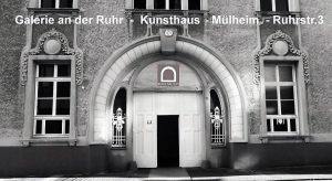 In der Produktionsgalerie können Kunstliebhaber/Sammler direkt vom Künstler Arbeiten erwerben (im Gegensatz zu Museen, die ihre Sammlung hüten und pflegen).