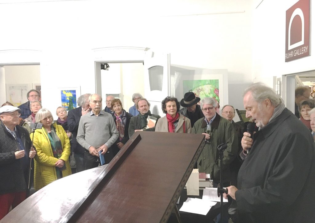 Dieses Bild hat ein leeres Alt-Attribut. Der Dateiname ist Dr.Fritz_Behrens_Grusswort_Ausstellung_Reinhard_Fingerhut_RUHRGALLERY2019-1024x726.jpg